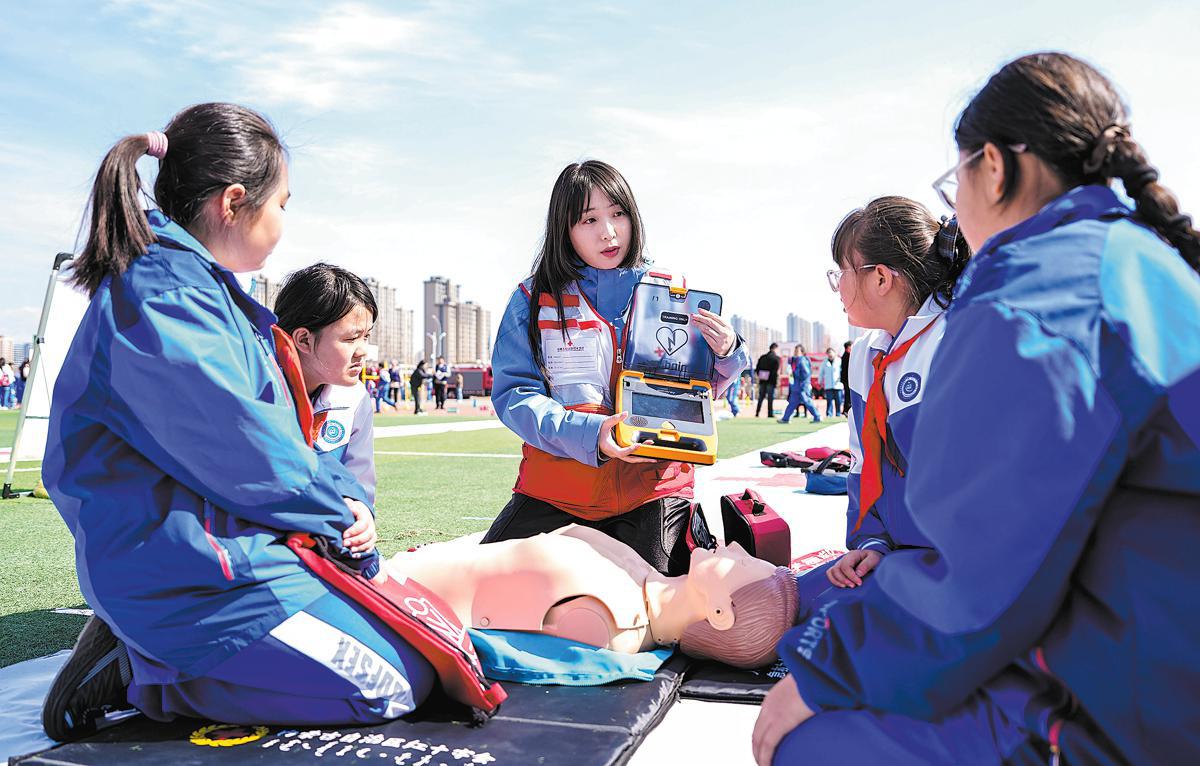 First aid training is being expanded in schools in China